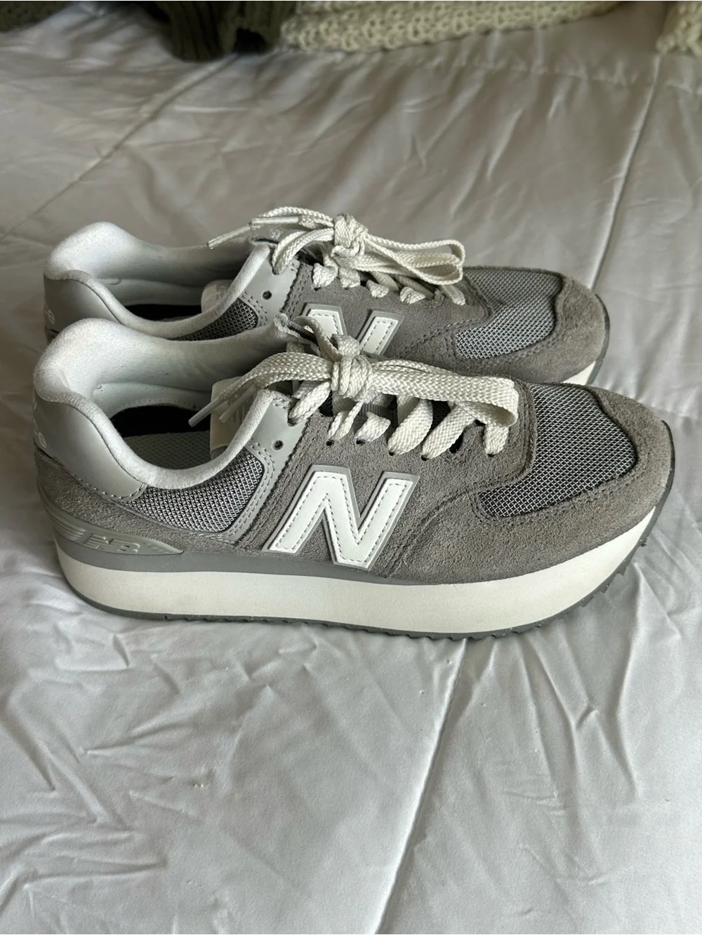 New Balance 574 - Picture 2 of 9
